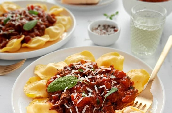 Gran ravioli com ragu de costela