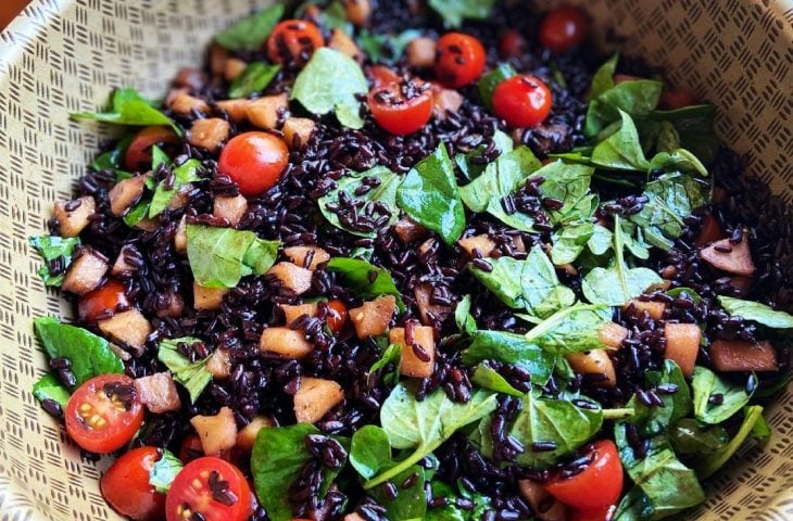 Salada de arroz negro